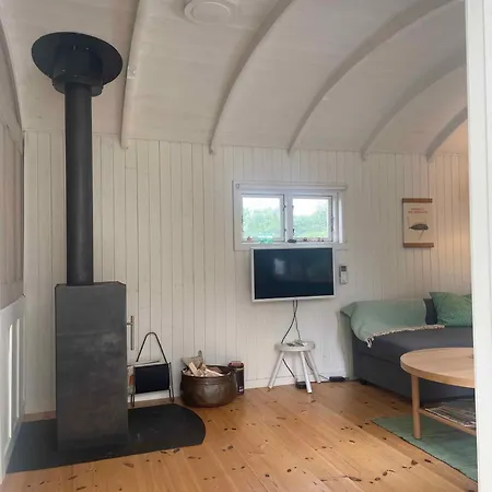 Charming In - Close To Stege